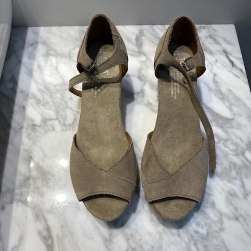 Tom wedge sandals